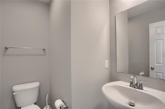 bathroom featuring toilet and sink