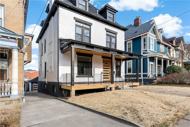 view of front of property featuring covered porch