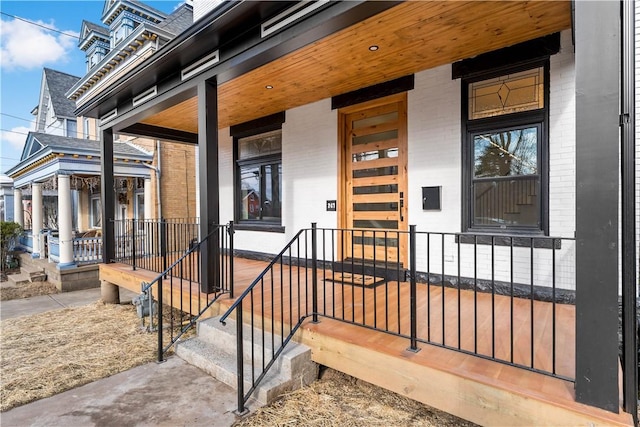 property entrance featuring a porch