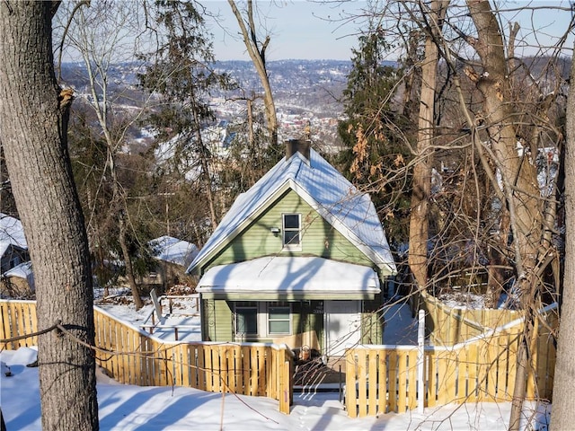 view of front of property with a mountain view