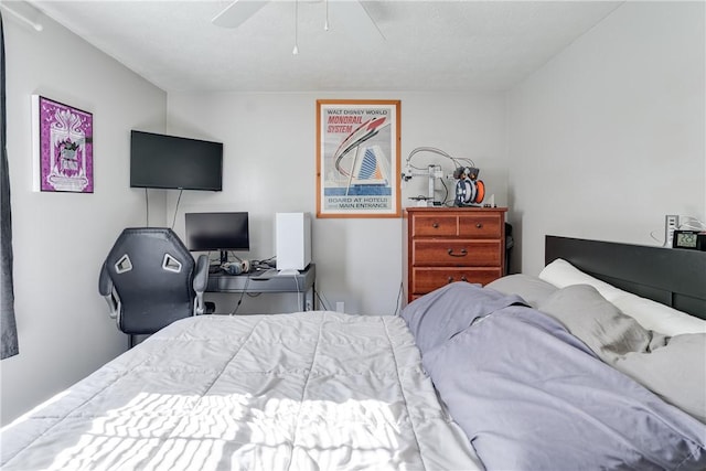 bedroom featuring ceiling fan