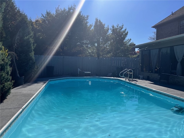 view of swimming pool