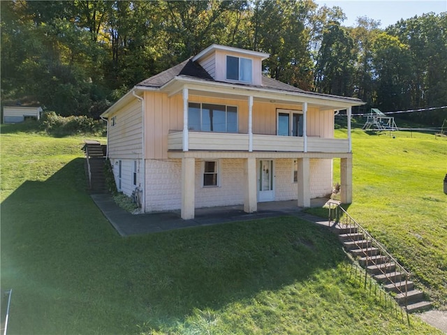 view of front of home with a front yard