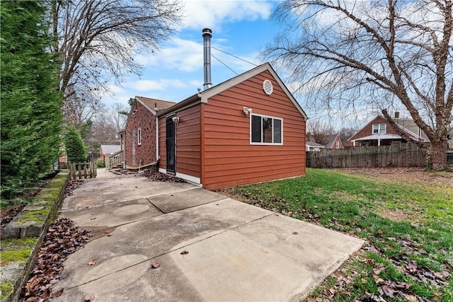 view of outdoor structure with a yard