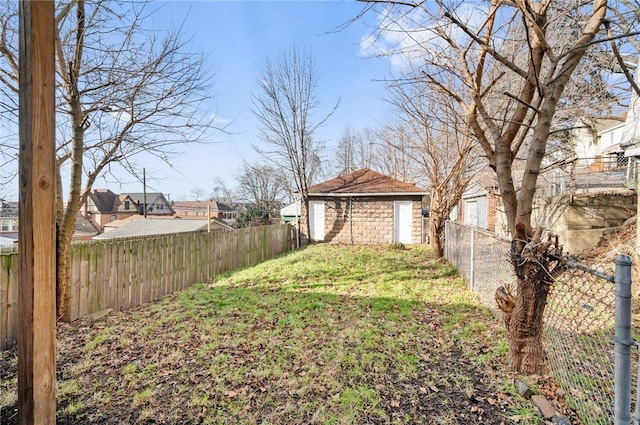 view of yard with an outdoor structure and a garage