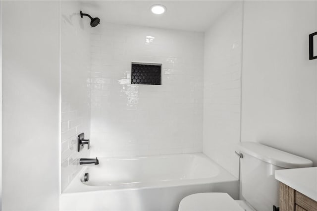 full bathroom with vanity, toilet, and tiled shower / bath