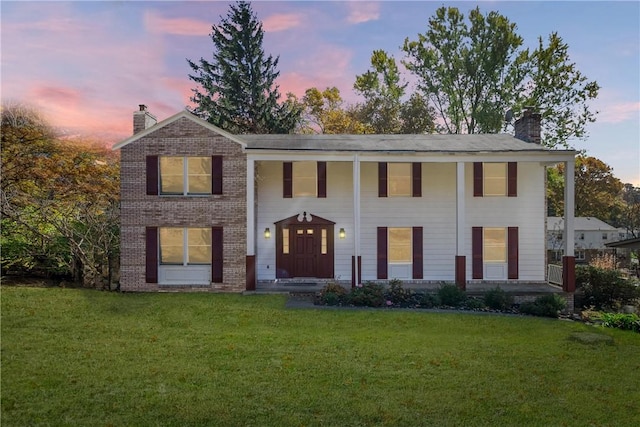 view of front of property with a lawn