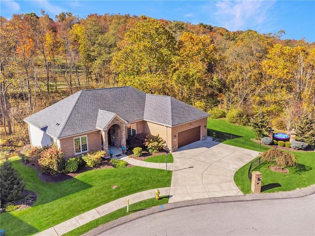 view of front of home featuring a front yard and a garage