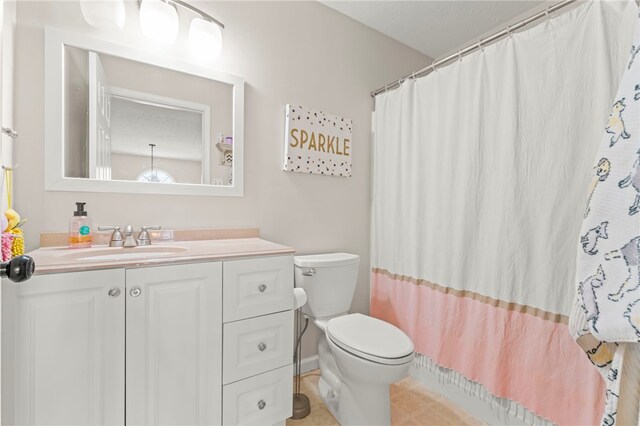 full bathroom featuring shower / bath combo with shower curtain, vanity, and toilet