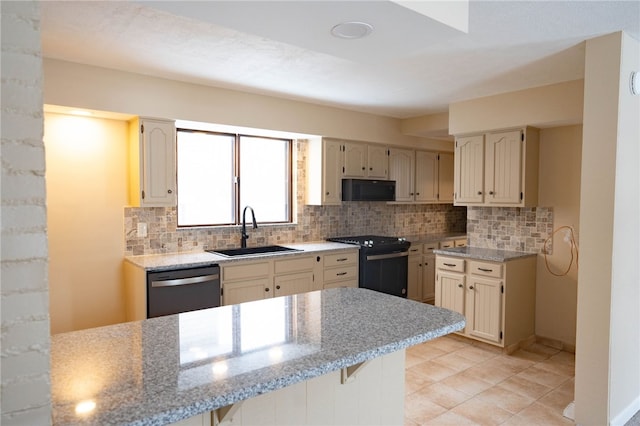 kitchen with a sink, backsplash, black appliances, and a peninsula