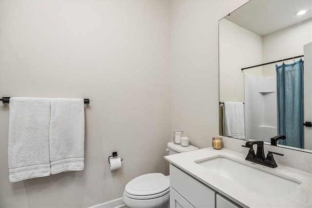 bathroom with toilet, vanity, and curtained shower