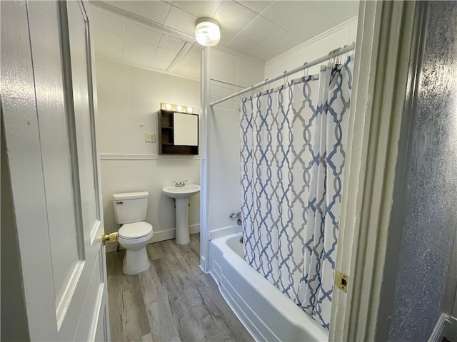 full bathroom with sink, toilet, shower / bath combo, and hardwood / wood-style flooring