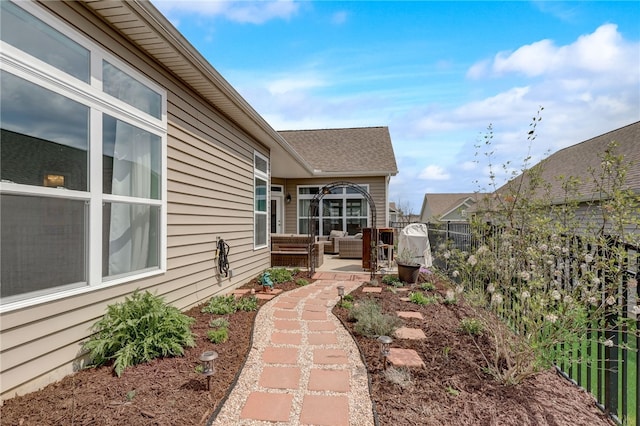 view of yard featuring a patio area and an outdoor hangout area