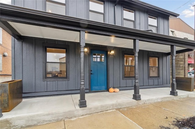 property entrance featuring a porch