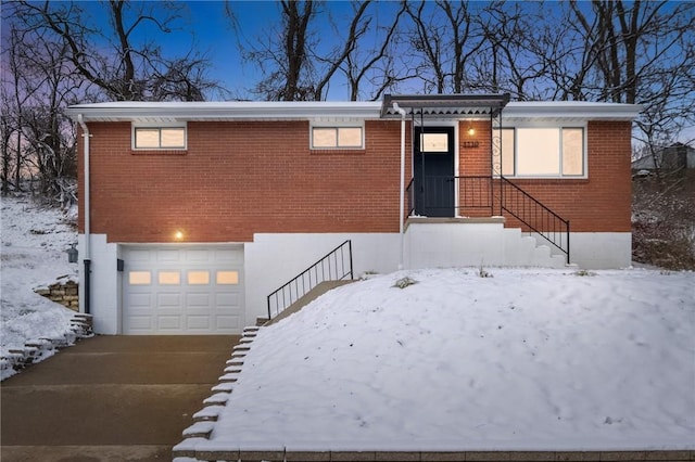 view of front facade with a garage