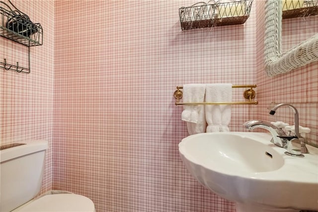 bathroom featuring sink and toilet