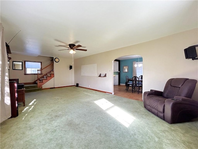 living room with carpet flooring and ceiling fan