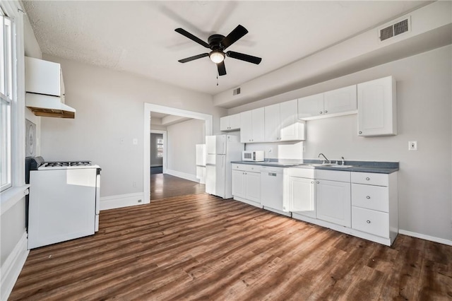 kitchen featuring white appliances, sink, ceiling fan, dark hardwood / wood-style floors, and white cabinetry