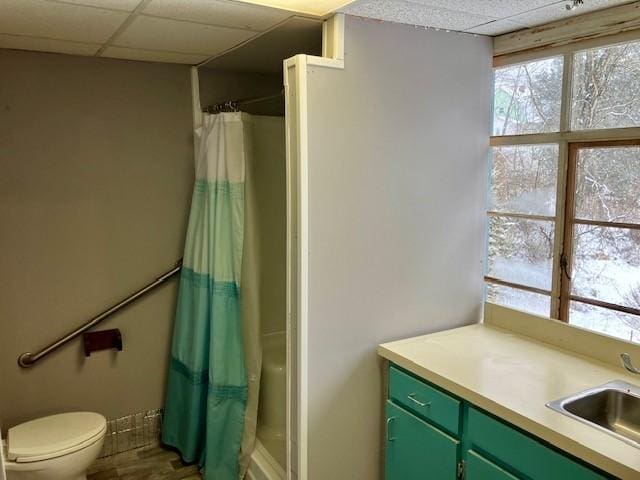 bathroom with a shower with curtain, vanity, and toilet