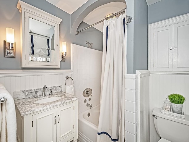 full bathroom featuring vanity, toilet, and shower / tub combo with curtain