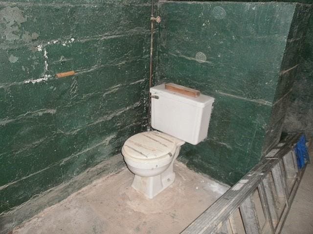 bathroom featuring toilet