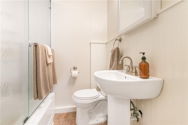 bathroom with toilet and enclosed tub / shower combo