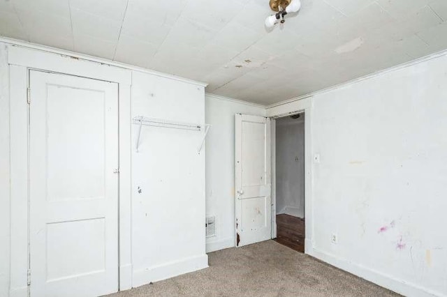 unfurnished bedroom featuring carpet floors