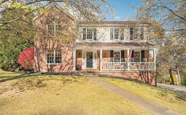 view of front of property featuring covered porch and a front lawn