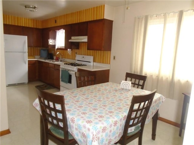 dining area featuring sink