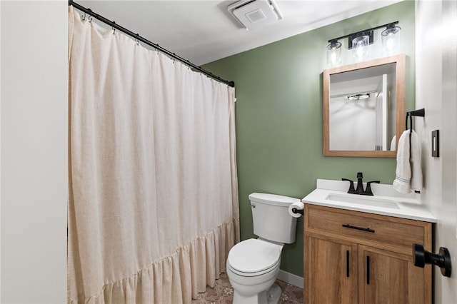 bathroom with a shower with shower curtain, vanity, and toilet