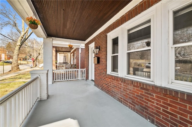 balcony featuring covered porch