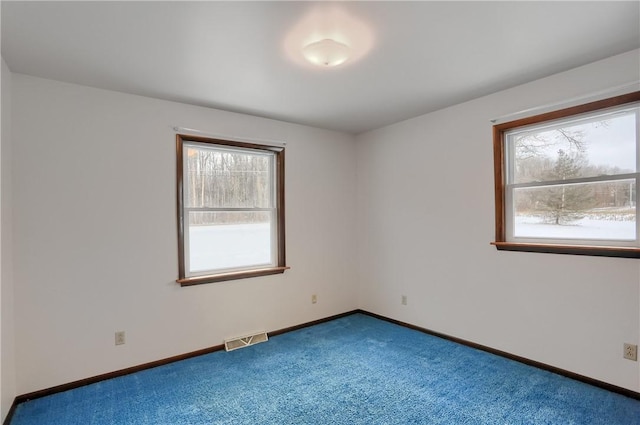 unfurnished room featuring carpet floors