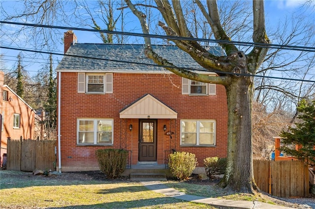 view of front of house featuring a front yard