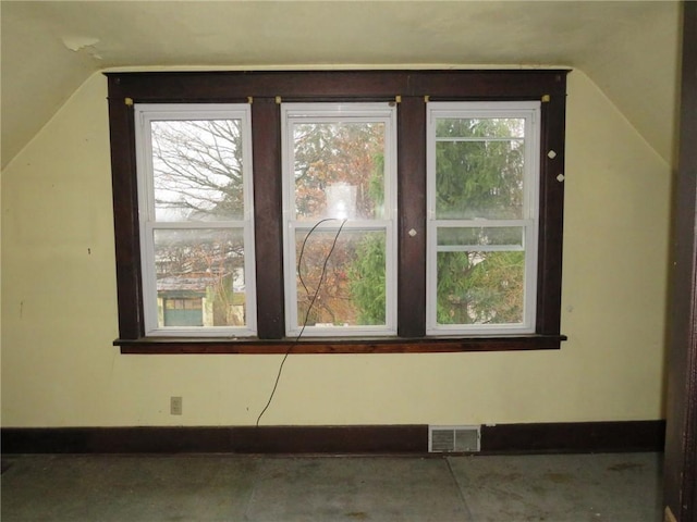 bonus room with vaulted ceiling