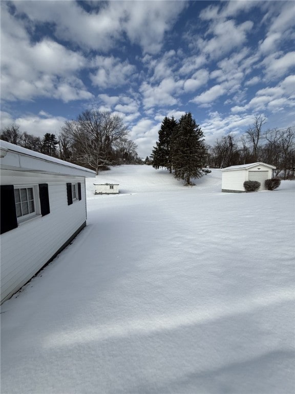 view of yard layered in snow