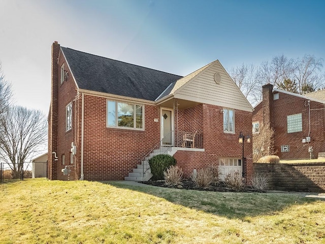 view of front facade with a front lawn