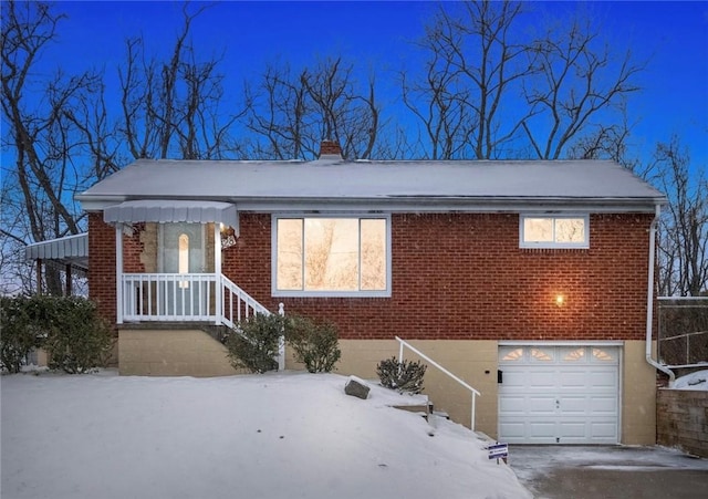 view of front of property featuring a garage