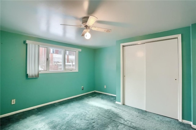 unfurnished bedroom with carpet floors, ceiling fan, and a closet