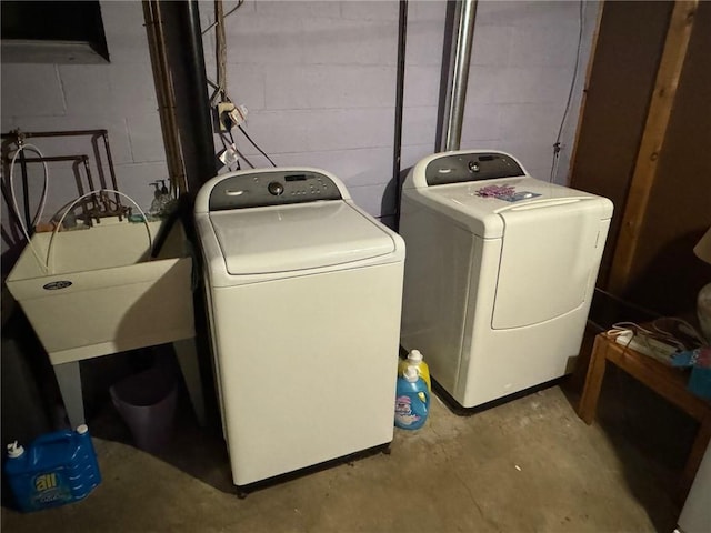 laundry room with independent washer and dryer and sink