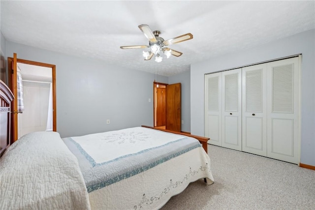 bedroom featuring light carpet, a textured ceiling, a closet, and ceiling fan