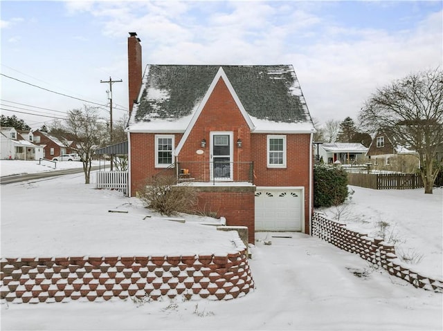 view of front facade featuring a garage