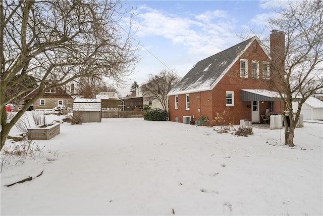 exterior space featuring an outbuilding