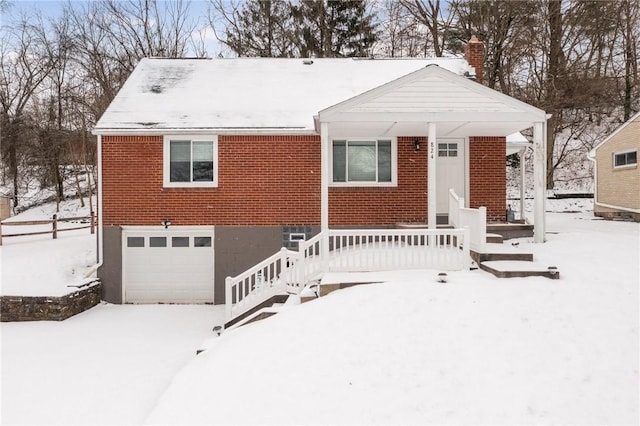 view of front of property featuring a garage