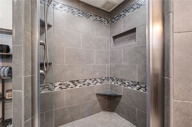 bathroom featuring tiled shower