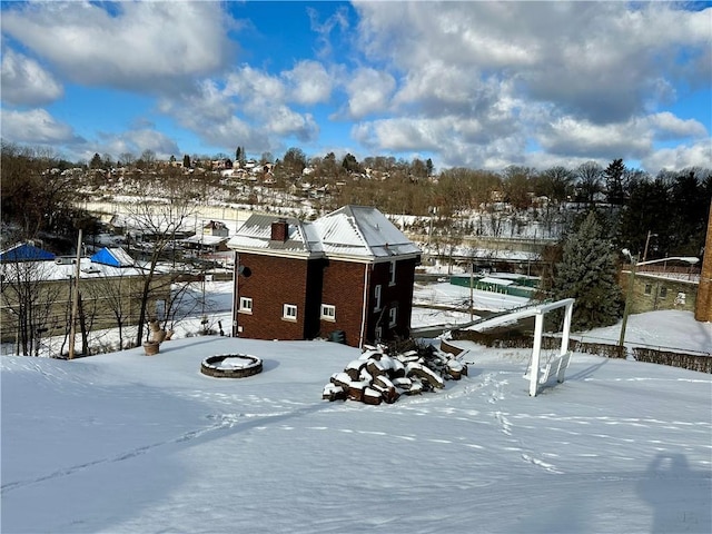 view of yard layered in snow