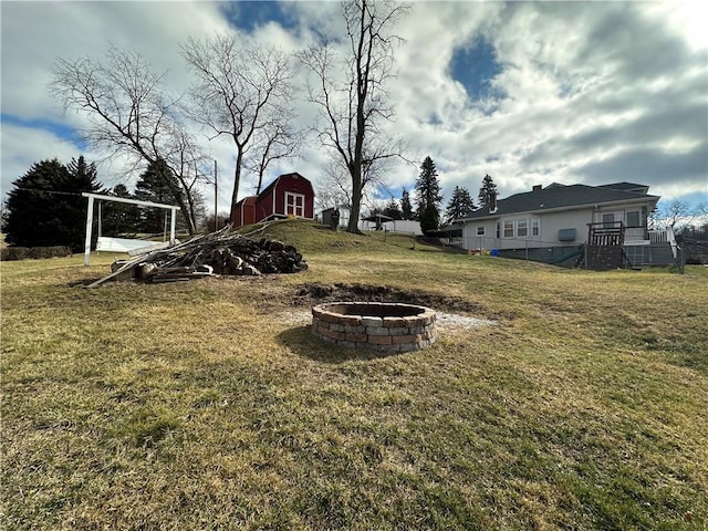 view of yard featuring a fire pit