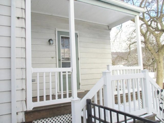 property entrance featuring covered porch