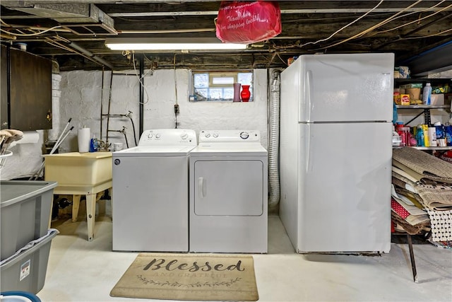 laundry room with washing machine and dryer