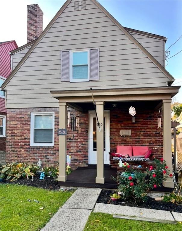 view of front of home featuring covered porch