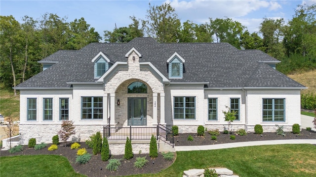 view of front of property with a front yard